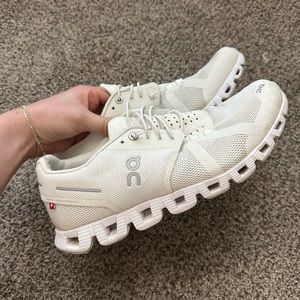 On Running Cloud 5 Women’s Tennis Shoe